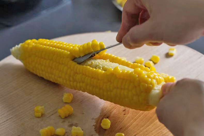 朴房 轻松刨玉米~日本制不锈钢玉米刨刀 手动剥玉米粒剥离脱粒器