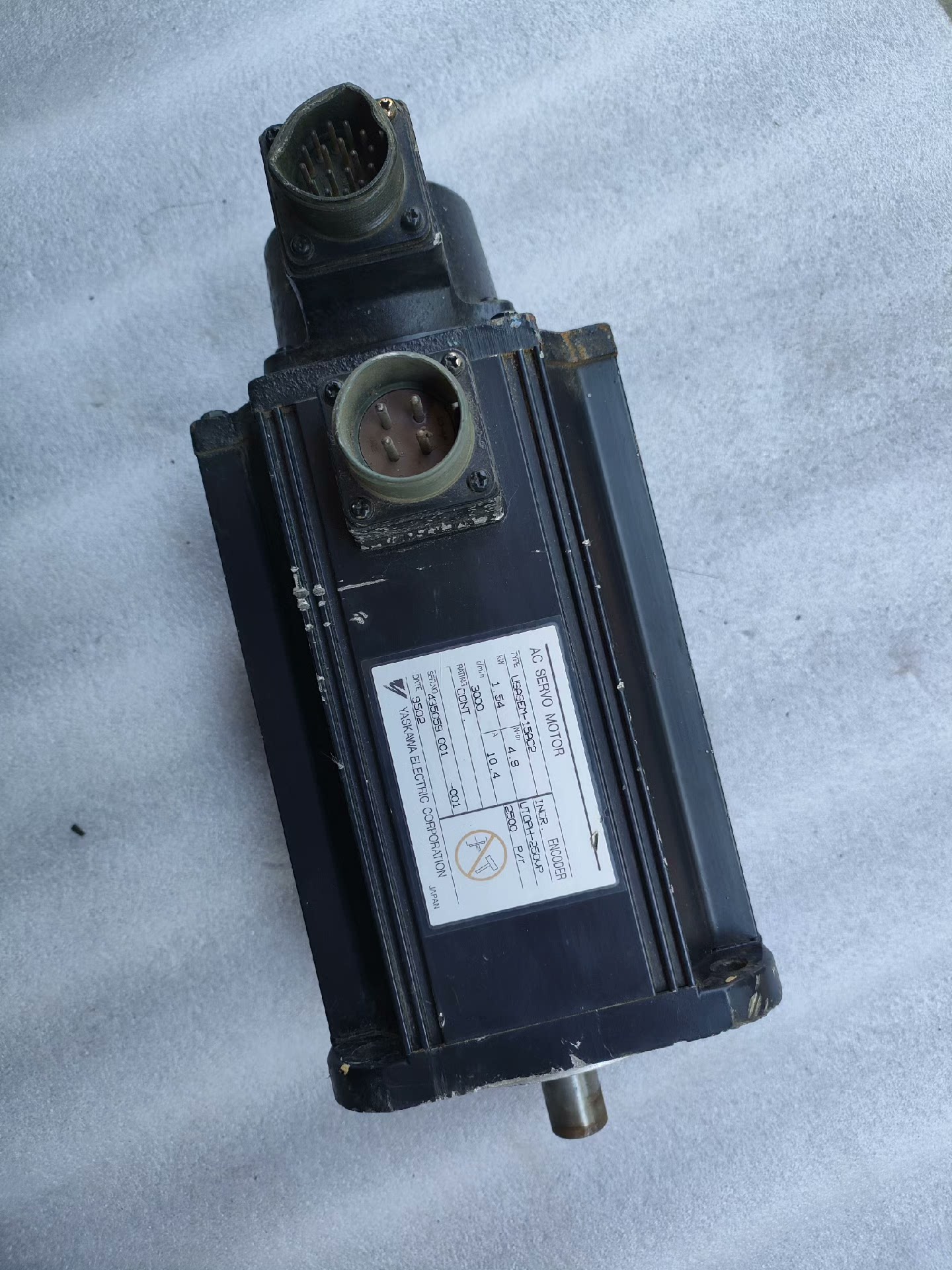 38USASEM-15AC2 安川伺服电机，1.54kw，4.9