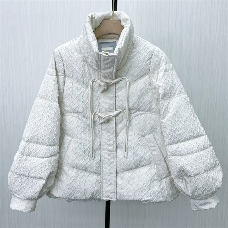 迪●2023冬装新品 短款羽绒服女气质立领牛角扣加厚保暖外套5019