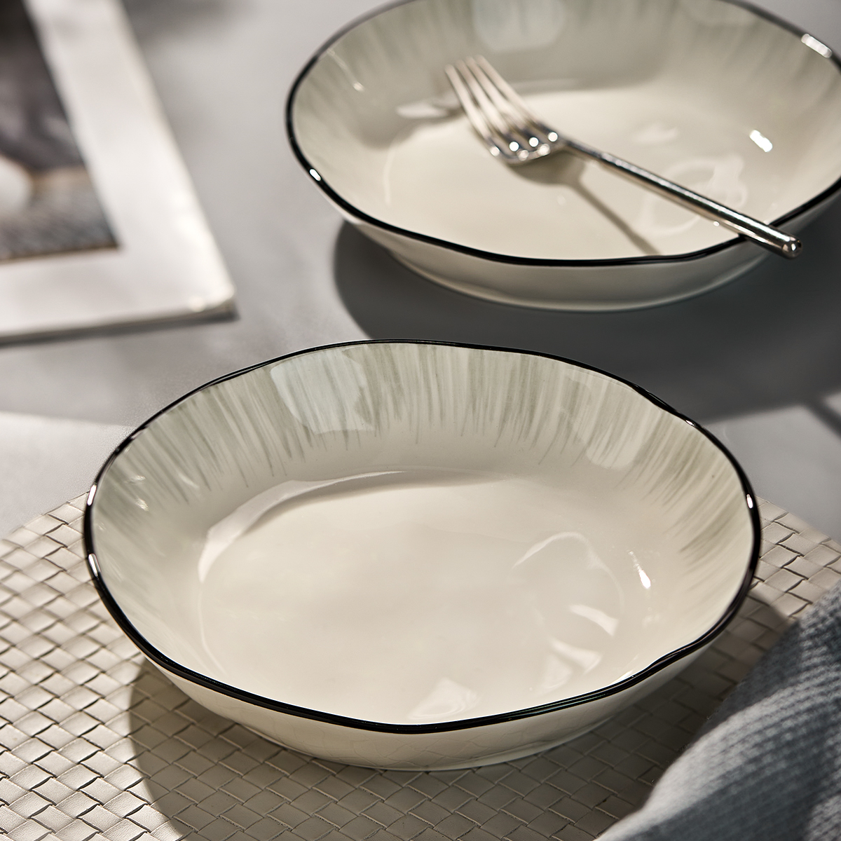 釉下彩盘子菜盘家用2024新款陶瓷深盘高级感轻奢碗盘碟子餐盘餐具