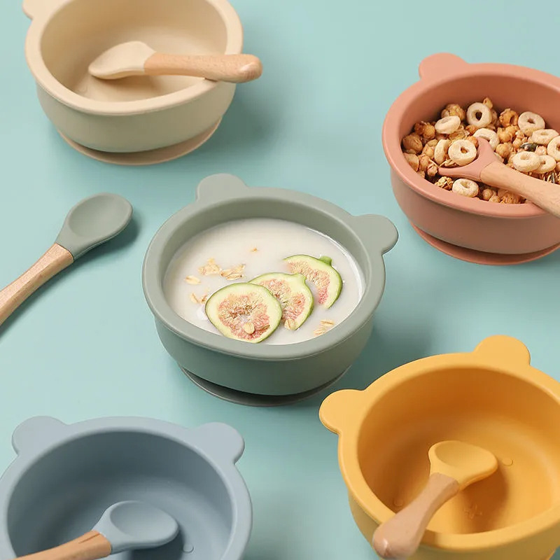 硅胶碗带吸盘碗婴幼儿学吃饭一体式餐盘卡通小熊儿童餐具套装