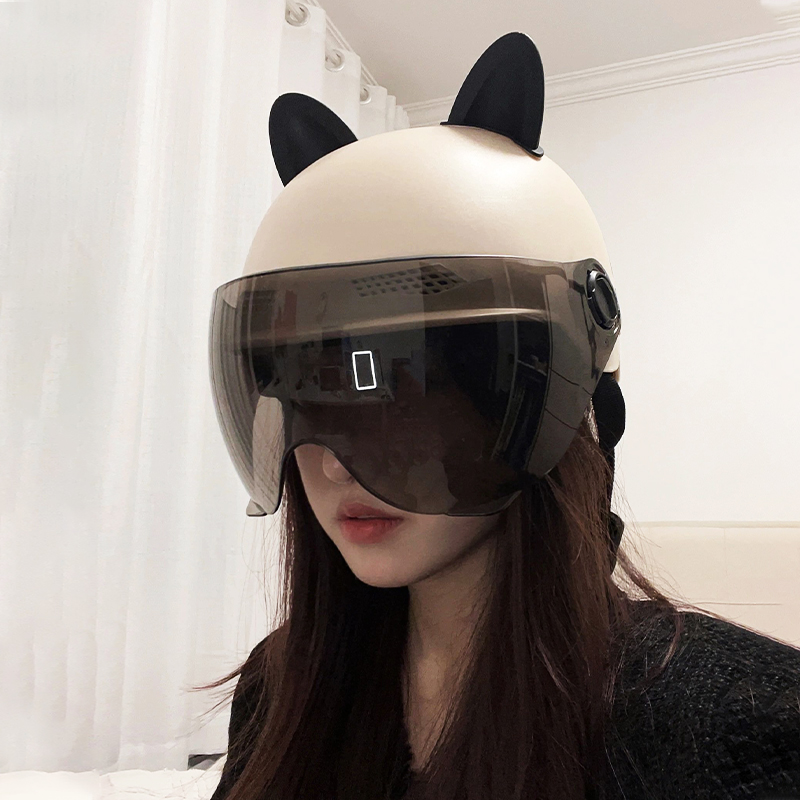 新款猫耳朵电动车头盔女夏季骑行防晒防紫外线镜片安全帽四季通用