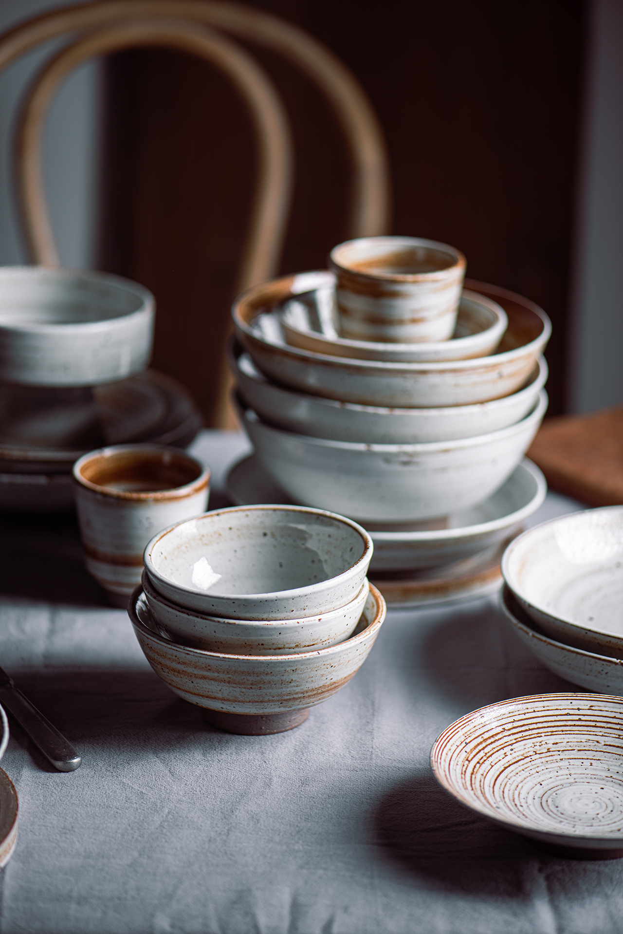 日式粗陶陶瓷餐具套装美食摄影手作柴烧汤碗饭碗菜盘中餐古朴道具