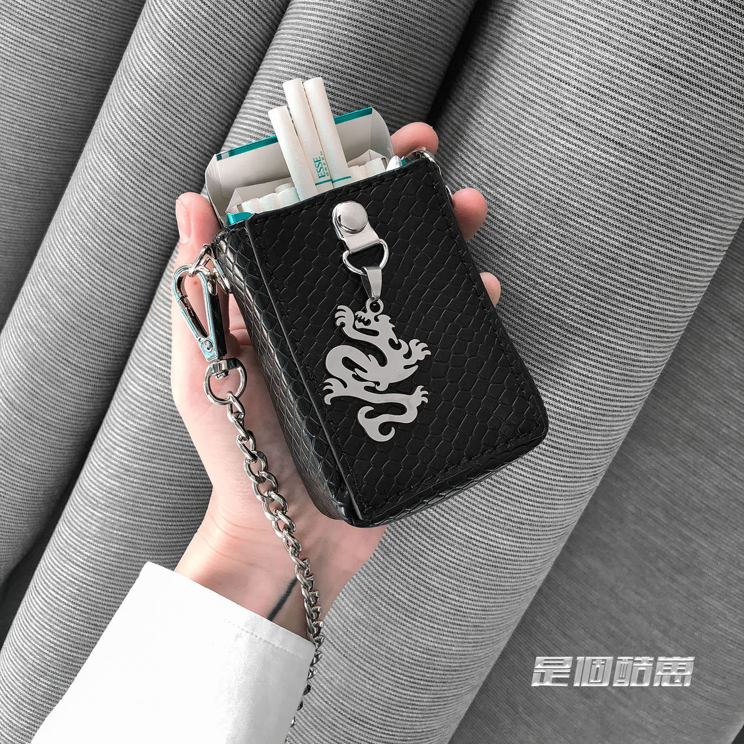 小雨萌酷自制Mini烟盒包装饰包蛇纹黑色小包包链条摇滚朋克包挂链