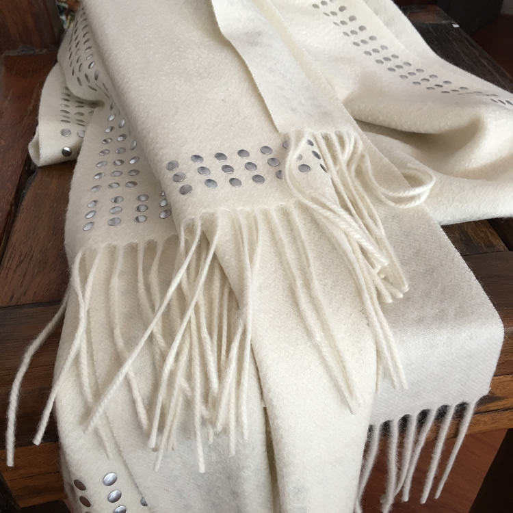 韩单铆钉100%阿尔巴斯山羊绒围巾披肩青年加厚两用白色秋冬保暖