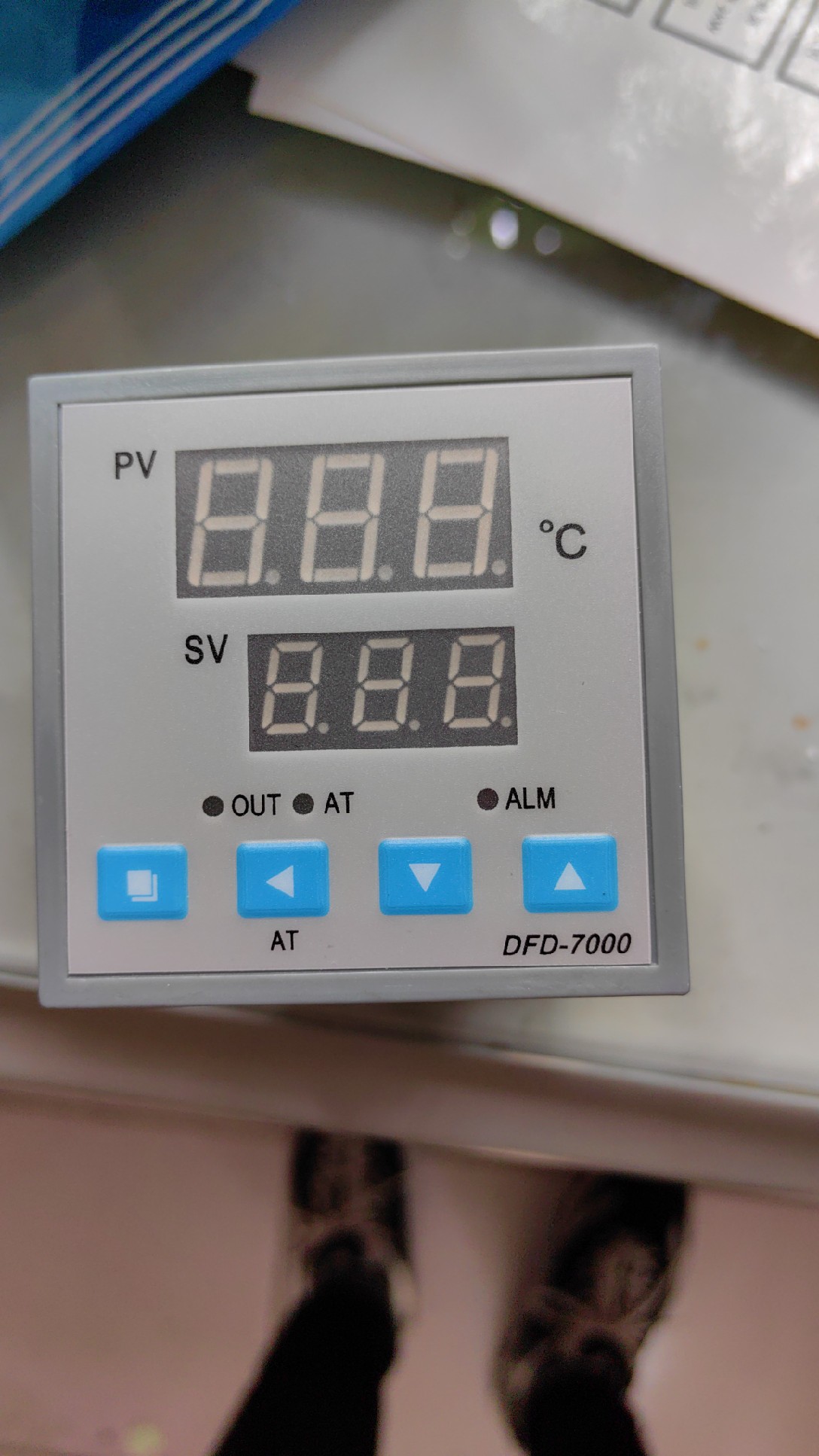 恒温干燥箱    仪表   控温仪    控制面板i.