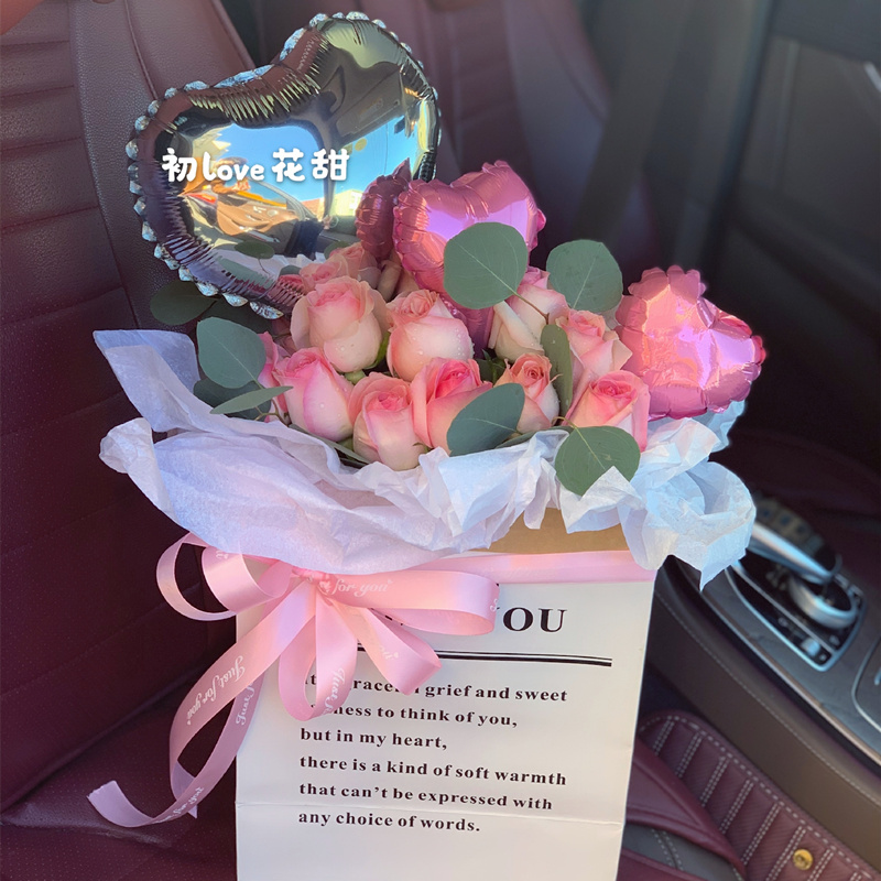 母亲节香槟粉白红玫瑰康乃馨礼盒抱桶花束哈尔滨鲜花速递同城