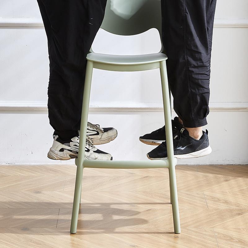 新款牛角吧台椅简约塑料靠背高脚凳可叠放带扶手设计师酒吧椅
