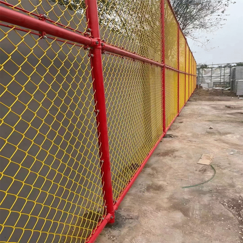 篮球场围网体育场护栏包塑勾花铁丝网定制学校操场围栏楼顶防护网
