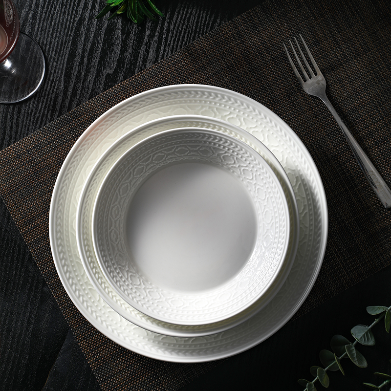 “汉韵”10人份中式纯白浮雕骨瓷餐具套装碗碟家用釉下彩新婚礼物