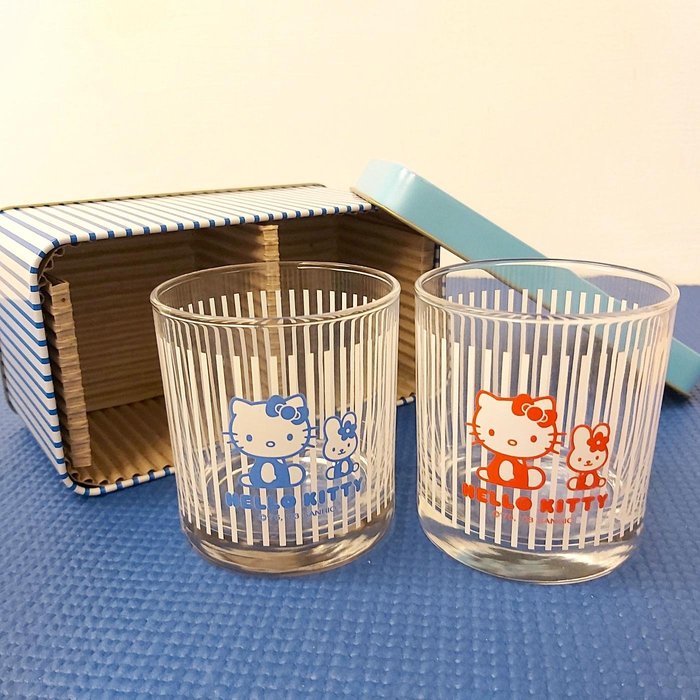 2003年kitty玻璃杯2入 有铁盒