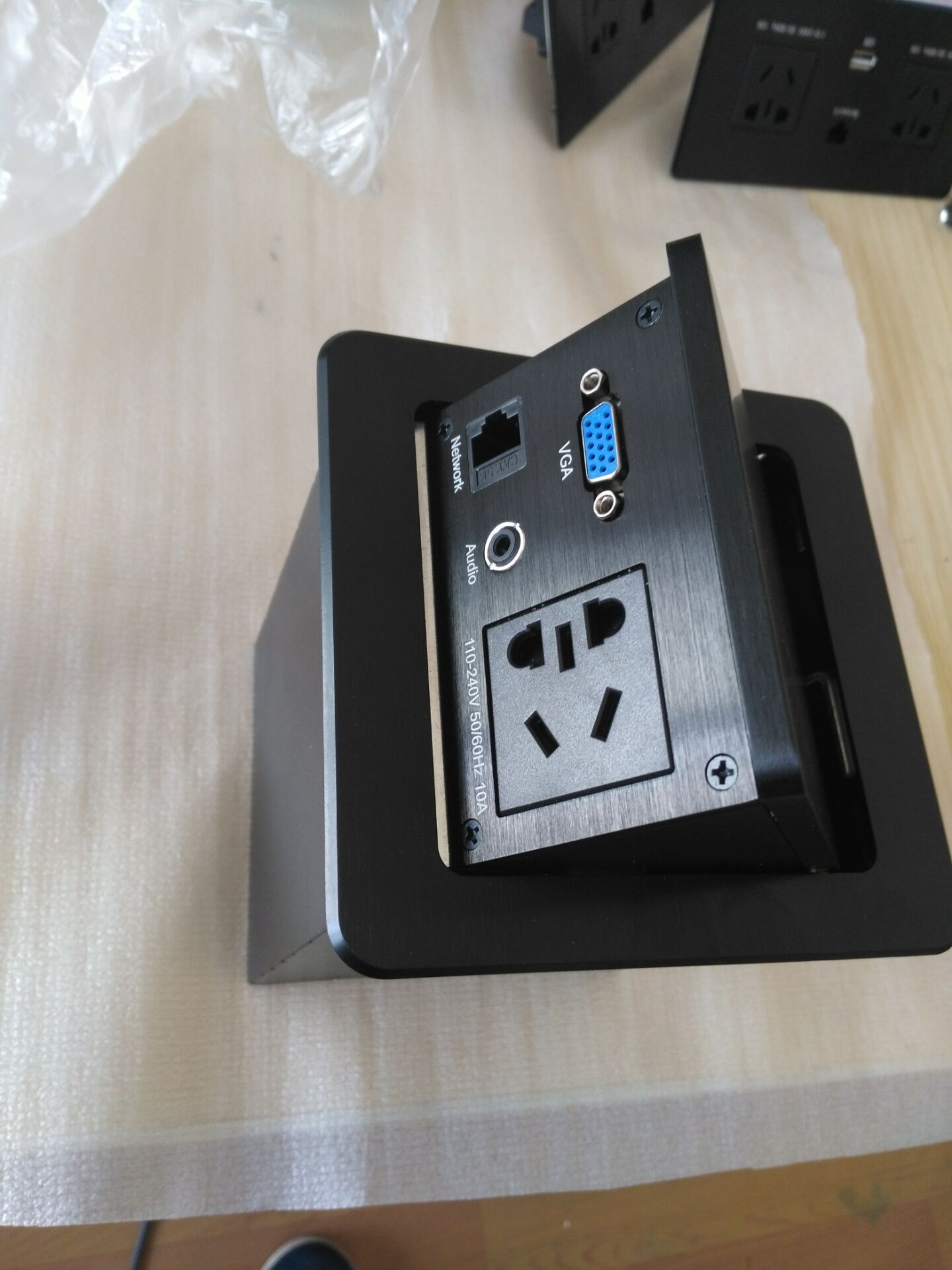 铝拉丝面板小款气动弹起多媒体桌面插座免焊多功能电源信息接线盒
