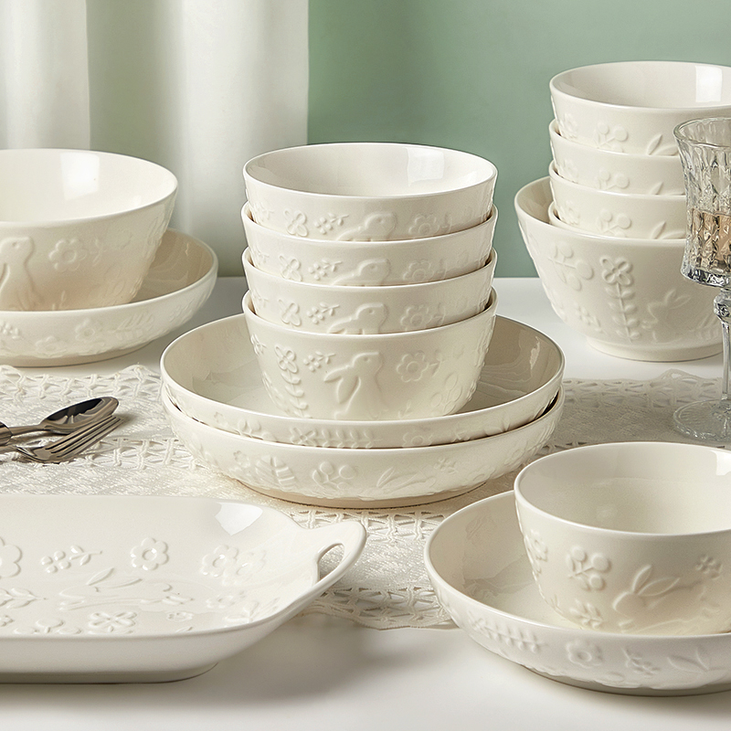 法式碗碟套装家用纯白色浮雕陶瓷碗盘子碗筷乔迁新居釉下彩餐具