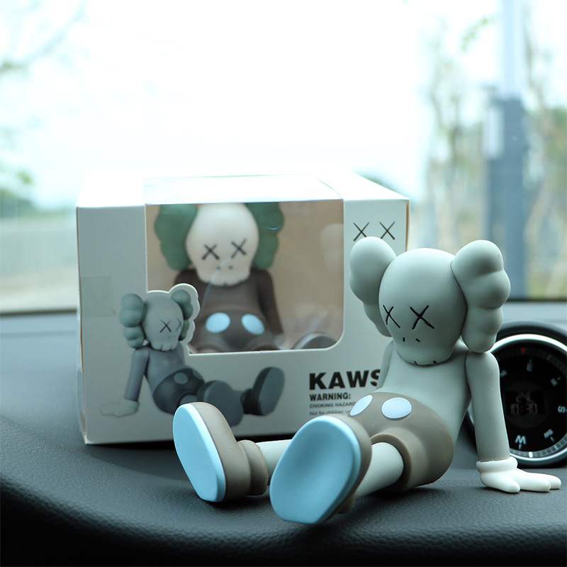 盒装卡通KAWS考斯手办模型公仔汽车摆件车内装饰用品玩具
