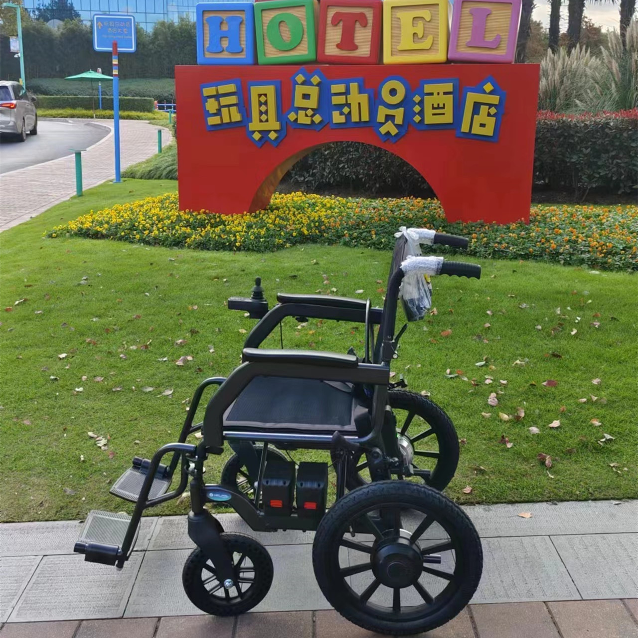 上海迪士尼租赁大童代步车电动轮椅手动轮椅童车手推车出租