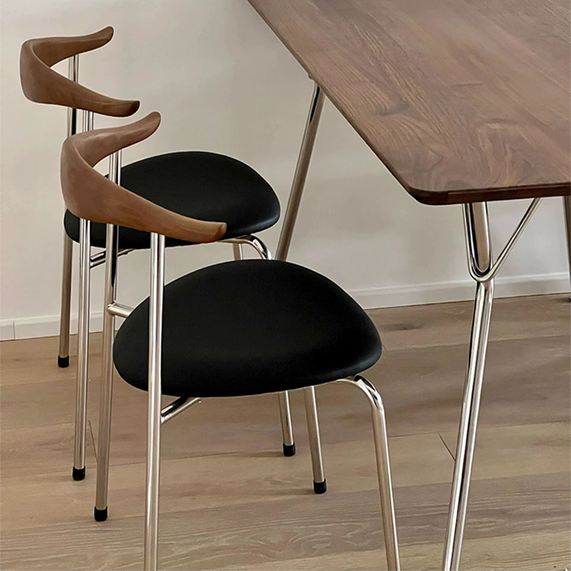 北欧实木靠背中古餐椅设计师黑色复古牛角椅凳小户型家用餐桌椅子