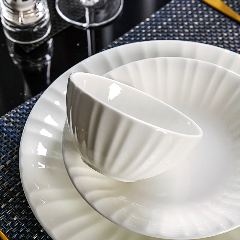 白瓷高端骨瓷碗盘轻奢无铅镉餐具浮雕餐盘瓷碗陶瓷家用乔迁套装