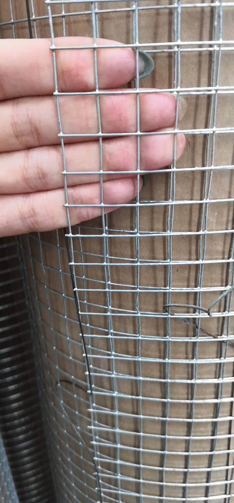 铁丝网围栏养殖网家用不生锈电焊网片网格阳台钢丝防护防鼠养鸡网